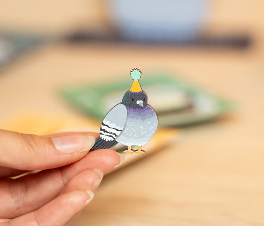 PARTY PIGEON PIN/MAGNET