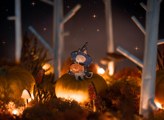 GREY WITCH CAT PIN / MAGNET