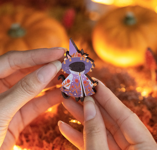 BLACK WITCH CAT PIN / MAGNET