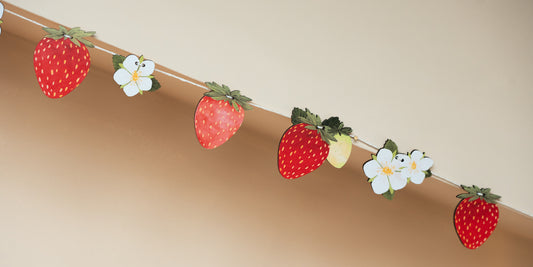 MAKE YOUR OWN WILD STRAWBERRY GARLAND