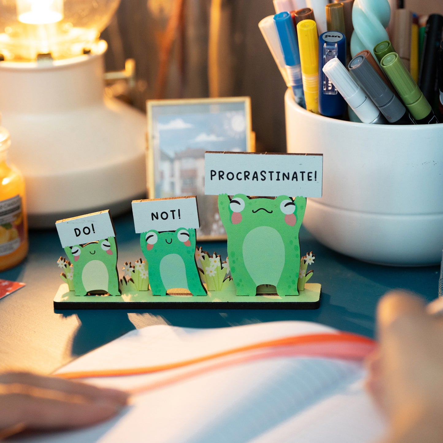 DO NOT PROCRASTINATE FROGS DESK COMPANION