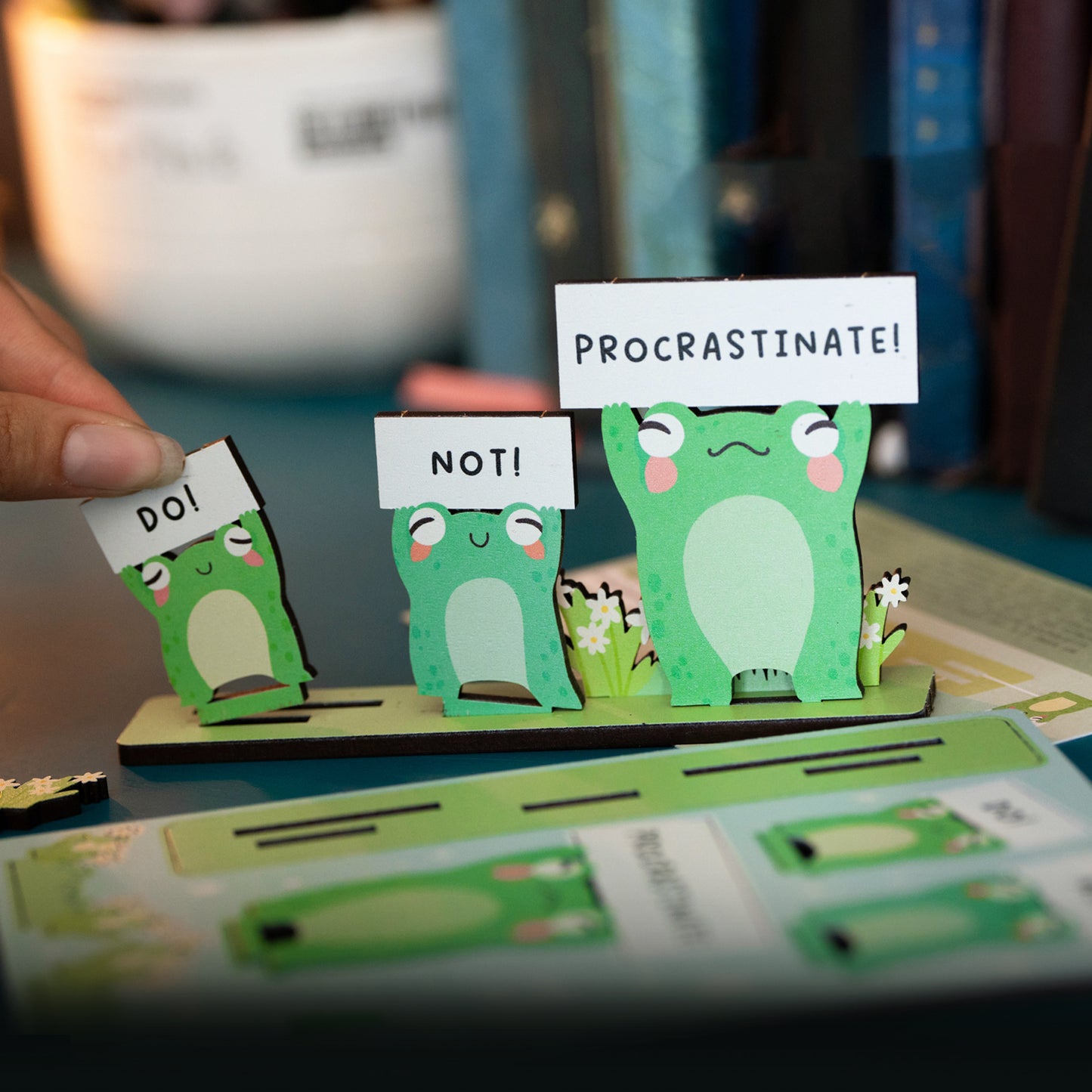 DO NOT PROCRASTINATE FROGS DESK COMPANION