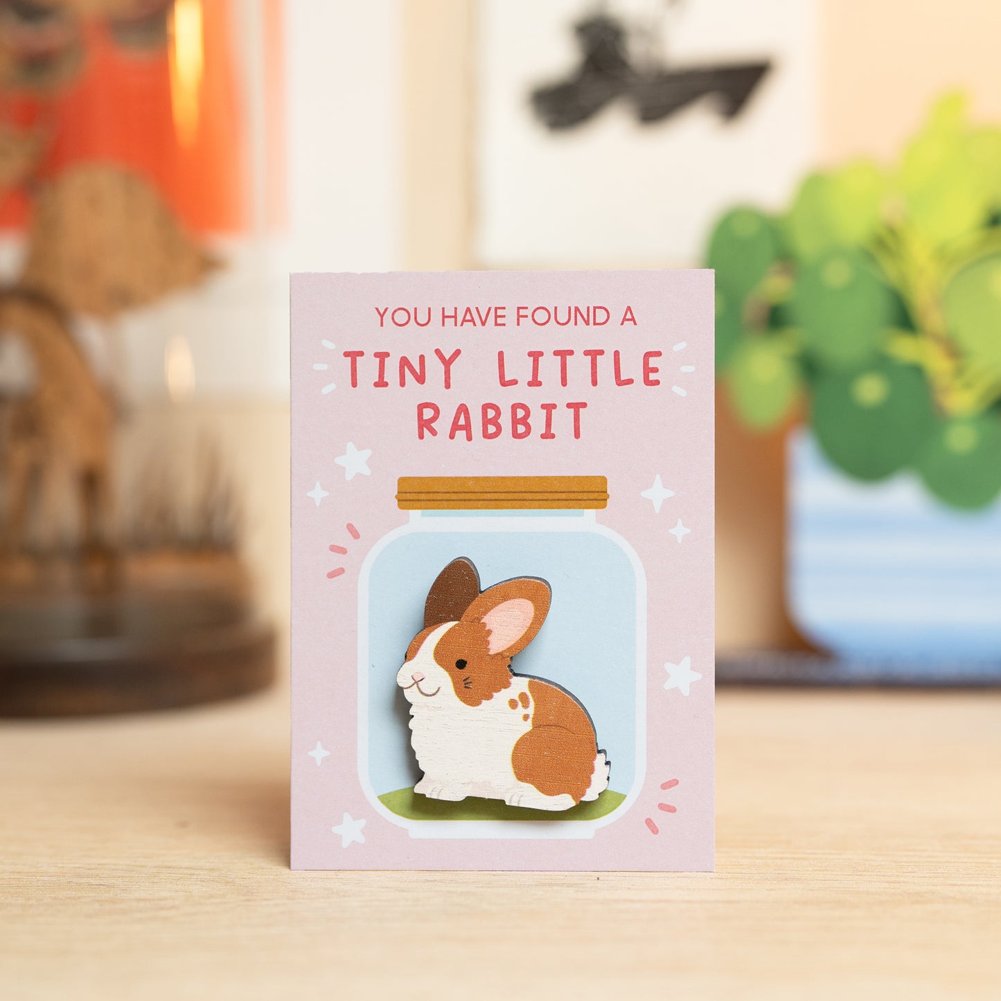 TINY LITTLE RABBIT PIN/MAGNET