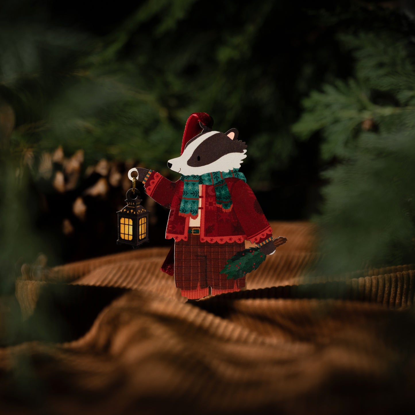 BADGER & HANGING LANTERN CHRISTMAS DECORATION