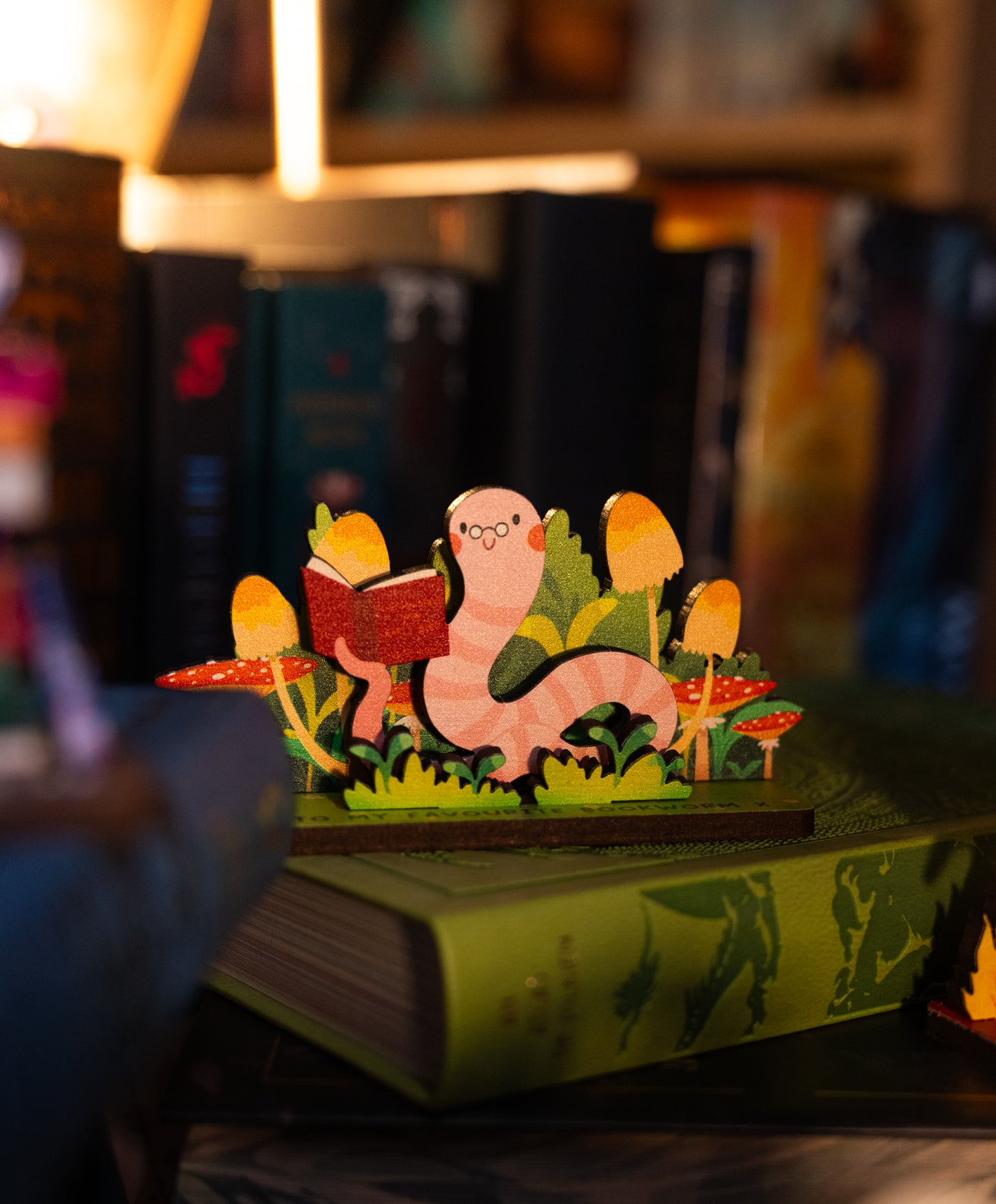 BOOKWORM READER MINI POP OUT CARD - PERSONALISABLE